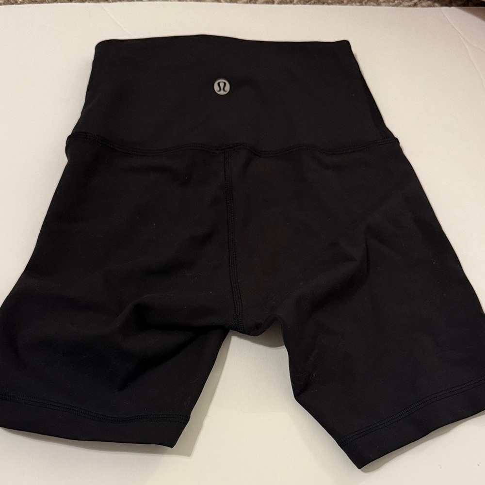 Lululemon Black 6” Wunder Train Bike Shorts - Size 2